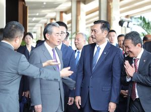 Di Depan Menlu China, Luhut Jamin Pemerintah Berikutnya Lanjutkan Kebijakan Jokowi
