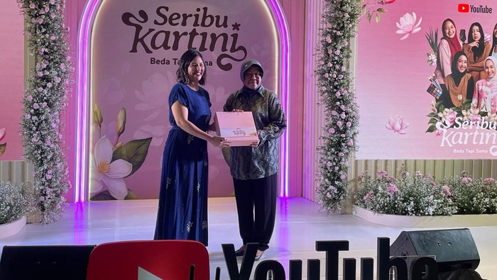 Mensos Risma Minta Kreator Konten Tidak Takut Coba Hal Baru Dalam acara bertajuk YouTube Seribu Kartini Beda Tapi Sama di Jakarta, Jumat (19/4/2024), Risma mengemukakan bahwa seorang kreator konten tidak perlu takut menghadapi masalah yang muncul ketika mencoba sesuatu yang baru di luar zona nyamannya.