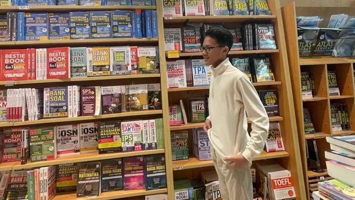 Mochammad Arrasya Madjid  mahasiswa termuda Unair