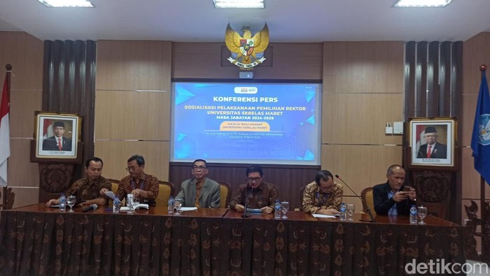 Panitia pemilihan rektor UNS ditemui di Kampus, Jumat (19/4/2024). Panitia pemilihan rektor UNS ditemui di Kampus, Jumat (19/4/2024).