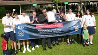 Penghargaan MURI diterima setelah menyelenggarakan pagelaran tari yang dibawakan oleh penari berkebangsaan terbanyak, yang menyatukan lebih dari 1,800 murid, guru dan karyawan sekolah dari 50 kebangsaan. 