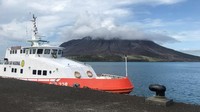 Kapal SAR berlabuh di pelabuhan Tagulandang saat gunung berapi Gunung Ruang memuntahkan abu vulkanik di Kabupaten Kepulauan Sitaro, Sulawesi Utara, Jumat (19/4/2024).