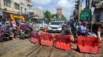 Aspal Jalan Ranugrati Malang Ambles Imbas Pipa PDAM Bocor