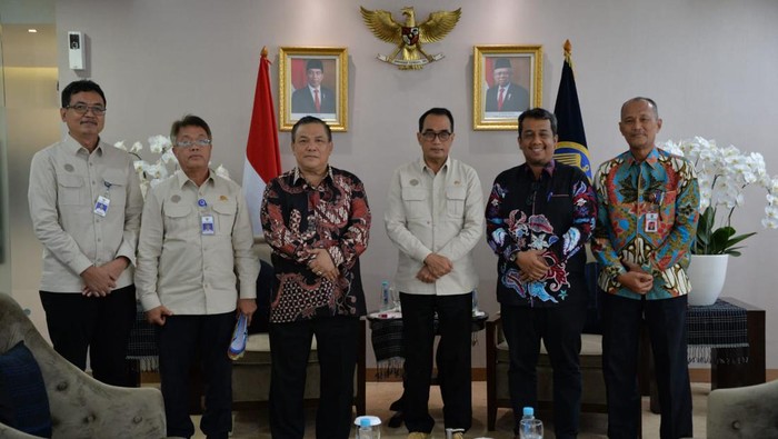 Pj Gubri SF Hariyanto meminta dukungan Menteri Perhubungan Budi Karya Sumadi dalam rangka persiapan pelaksanaan gebyar Gerakan Nasional Bangga Buatan Indonesia (BBI) dan Bangga Berwisata di Indonesia (BBWI) tahun 2024 di Provinsi Riau. (dok Diskominfotik Riau)