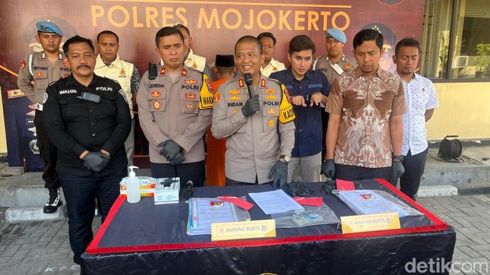 Polisi merilis kasus korupsi Kades Sampangagung Mojokerto rugikan negara Rp 360 juta