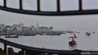 Setelah itu mereka melakukan persiapan dengan perahu geteknya.