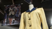 Juliens Auction pernah menjadi rumah lelang bagi para bintang dan pesohor dunia, seperti Kurt Cobain, Elvis Presley, Ringo Starr, hingga Marilyn Monroe.