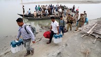 Daerah-daerah terpencil di India bersiap untuk pemilihan umum terbesar di dunia pada hari Jumat (19/4). Petugas pemungutan suara mendaki bukit dan menyeberangi sungai di negara bagian Meghalaya di bagian timur, berupaya meraih suara di negara berpenduduk paling padat di dunia itu.