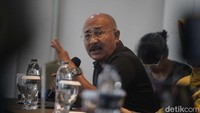 Mantan Ketua KPU Ramlan Surbakti memberikan pandangannya dalam sidang pendapat rakyat untuk keadilan Pemilu 2024 yang digelar PP Muhammadiyah di Jakarta, Jumat (19/4/2024).  