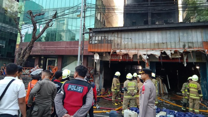 Tragedi Memilukan: Kobaran Api Melalap Toko Bingkai di Mampang, Renggut Tujuh Nyawa