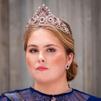 Kini Putri Catharina-Amalia dilaporkan telah kembali ke Amsterdam untuk melanjutkan studinya dalam bidang politik, psikologi, hukum, dan ekonomi. Foto: Getty Images/Patrick van Katwijk