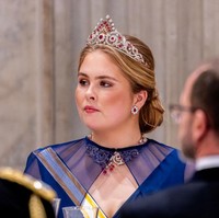 Kunjungan Putri Catharina-Amalia ke Spanyol mengungkap kisah soal ancaman penculikan yang didapatnya. Seperti dikutip dari Hello, Putri Catharina-Amalia, terpaksa tinggal di Spanyol selama setahun karena ancaman penculikan. Tak dijelaskan secara pasti, siapa atau pihak mana yang mengancam menculik sang putri. Foto: Getty Images/Patrick van Katwijk