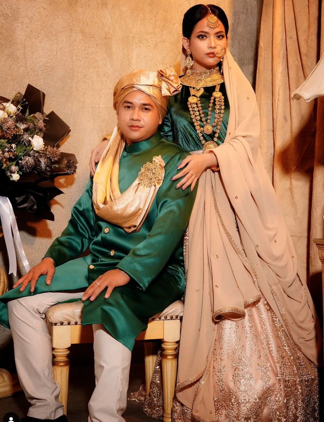 Putri Isnari jebolan Dangdut Academy ke-4 sebentar lagi akan melepas masa lajangnya dengan menikahi Abdul Aziz, anak bos batubara. Melalui akun Instagram terlihat keduanya sudah menjalani pemotretan prewedding. Foto: Instagram/@da4_putri03