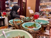 Lokasinya di Tempat Tak Lazim, tetapi Selalu Ramai Pelanggan