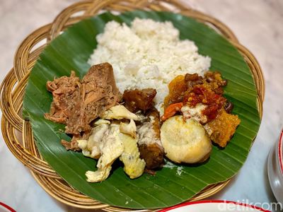Nikmatnya Nasi Gudeg hingga Asinan Kecombrang di Rasa Cikatomas
