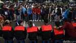 Momen Relawan Joget Oke Gas di Patung Kuda
