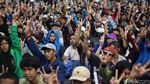Momen Relawan Joget Oke Gas di Patung Kuda