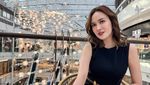 Shandy Aulia Liburan ke Dubai, Ngafe sampai Minum Kelapa di Pantai
