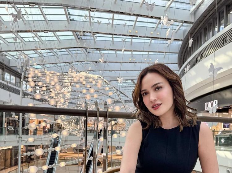 Shandy Aulia Liburan ke Dubai, Ngafe sampai Minum Kelapa di Pantai