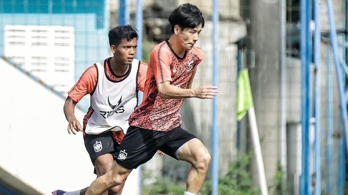 Skuad PSIS saat menjalani sesi latihan di Stadion Citarum.