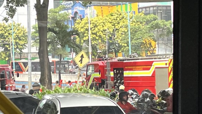 Rute TransJ 6V Ragunan-GBK Dialihkan Imbas Kebakaran di Mampang