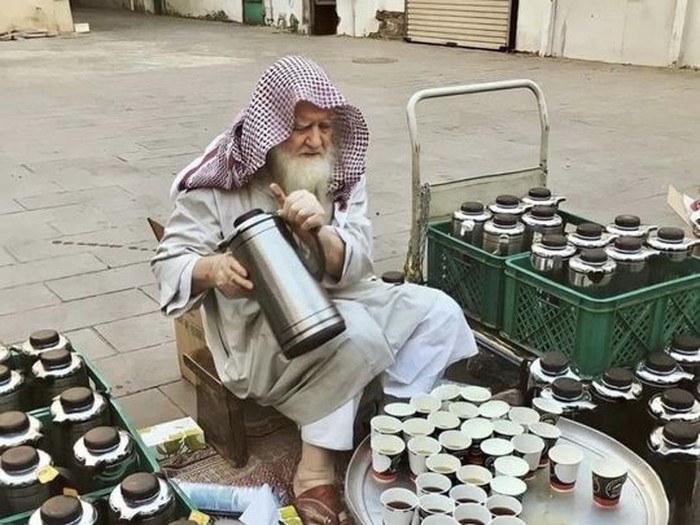 Syekh Ismail Al Zaim, penderma yang menghabiskan 40 tahun hidupnya untuk menyediakan minum gratis di masjid-masjid Nabawi tutup usia.