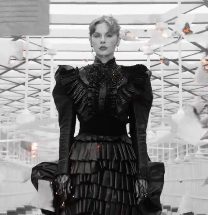 Cuplikan klip Fortnight milik Taylor Swift dan Post Malone.
