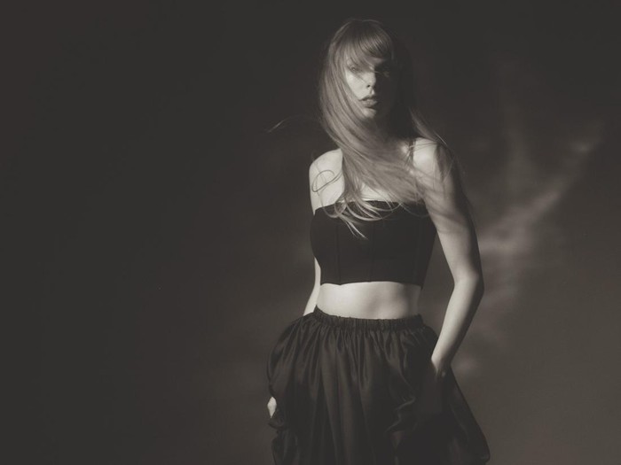 Taylor Swift merilis album The Tortured Poets Department dengan 16 lagu dan empat bonus track.