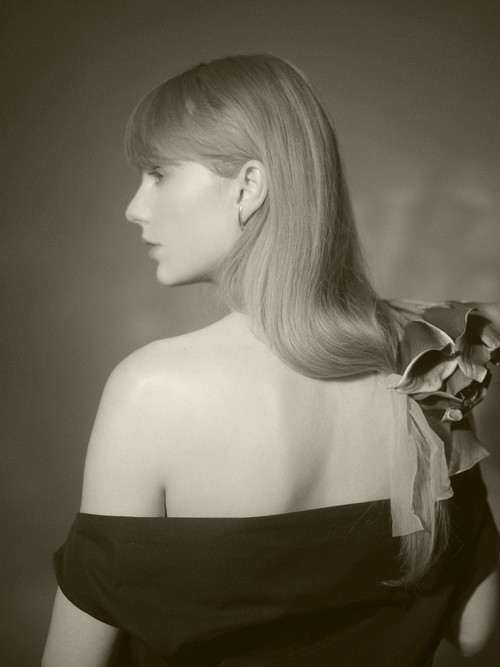 Taylor Swift merilis album The Tortured Poets Department dengan 16 lagu dan empat bonus track.