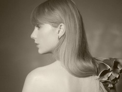 Mengulik Transformasi Gaya Taylor Swift Era The Tortured Poets Department