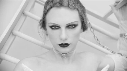 Cuplikan klip Fortnight milik Taylor Swift dan Post Malone.