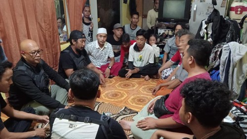 Tiga pelaku ditangkap polisi di kediamannya, Jumat (19/4/2024). (Dok Polresta Mataram)