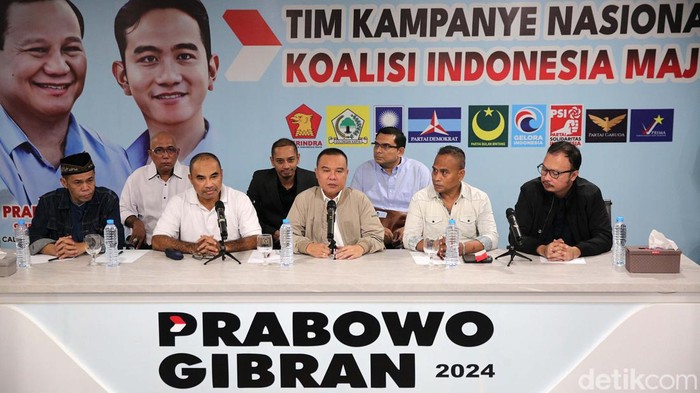 TKN Prabowo-Gibran gelar jumpa pers di Sekber Prabowo Gibran, Jakarta. TKN Prabowo Gibran larang pendukungnya gelar aksi saat pembacan putusan sengketa pilpres.