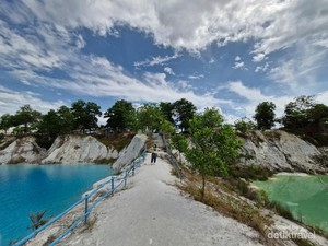 Anomali Danau Kaolin yang Berpasangan, tapi Beda Warna di Pulau Bangka