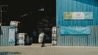 CooperVision menjadi perintis model plastic neutral untuk industri lensa kontak pada tahun 2021 dan terus memperluas cakupan programnya secara global. Hingga kini telah mendanai pengumpulan dan daur ulang sampah plastik agar tidak mencemari lingkungan dan lautan, yang jumlahnya setara dengan jumlah plastik yang digunakan dalam produk-produk CooperVision yang berpartisipasi dalam program ini dan tersebar di 27 negara di seluruh Amerika, Eropa, dan Asia-Pasifik.