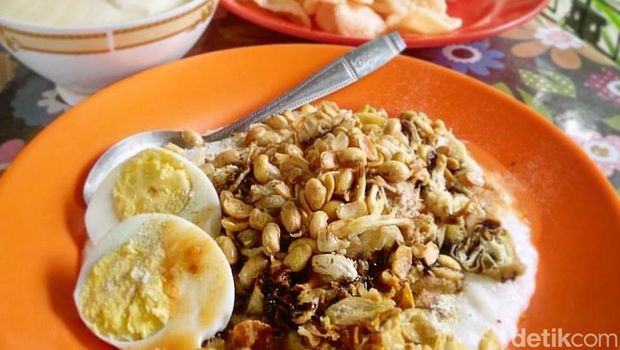 Bubur ayam di Bandung.
