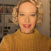 “Setelah saya melihat video ini, itu terus muncul dalam pikiran saya. Anda tahu, itu menghantui saya. Rasanya merendahkan dan merasa kotor,” akunya.  Foto: Dok. Instagram @cathynewmanc