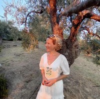 Cathy cukup vokal dalam menyuarakan tentang kekerasan terhadap wanita. Kini dia pun menjadi korbannya. Foto: Dok. Instagram @cathynewmanc