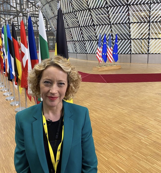 Cathy Newman yang merupakan presenter TV di Channel 4 menjdo korban deepfake porno atau video hoax dengan menggunakan kecerdasan buatan (AI). Foto: Dok. Instagram @cathynewmanc