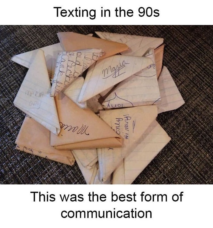 Bagi generasi 1990-an, tahun tersebut menyimpang banyak kenangan. Nah untuk membangkitkan kenangan itu, gimana kalau lihat kumpulan meme ini.