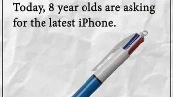 Beda dengan anak-anak usia delapan tahun sekarang ya, karena dulu punya pena warna warni aja udah senang sekali. Tapi kalau sekarang malah minta iPhone. Foto: (Bored Panda).