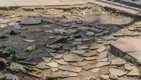 Kondisi tersebut menjadi tidak ramah terhadap pejalan kaki. 