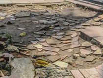 Duh! Trotoar di Alun-alun Pandeglang Pada Rusak