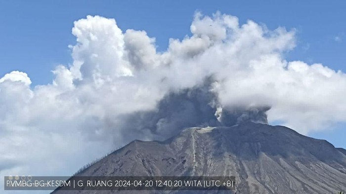 Gunung Ruang di Sulut Masih Erupsi, Ini Penampakannya