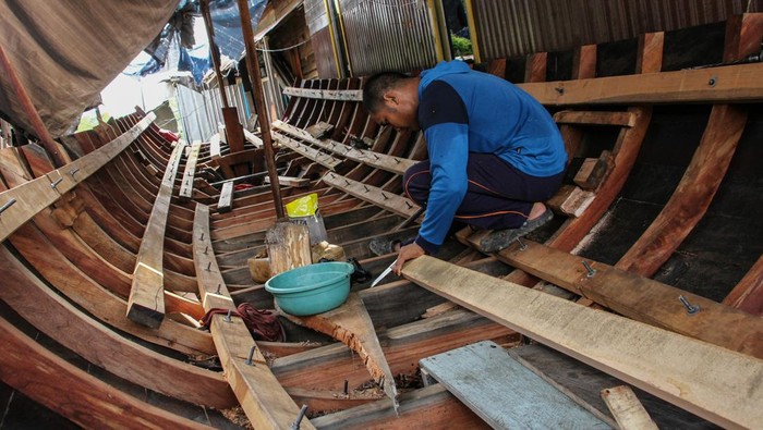 Intip Pembuatan Perahu Tradisional Di Palangka Raya