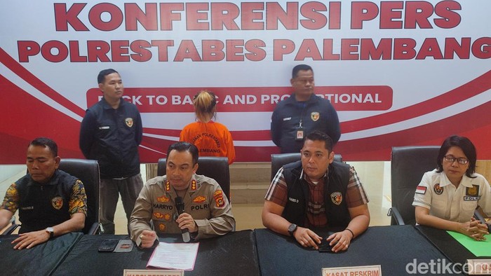 IRT di Palembang siram air keras ke rekan suami karena diduga dilecehkan.
