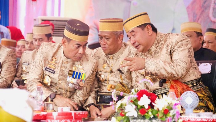 Kapolda Sulsel Irjen Andi Rian (dari kiri), Pj Bupati Bone Andi Islamuddin, dan Pj Gubernur Sulsel Bahtiar Baharuddin.