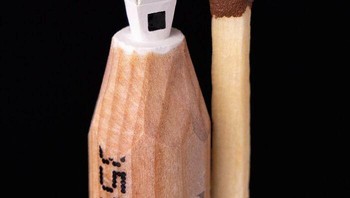 Proses menciptakan patung mikro bagaikan meditasi bagi saya. Saya harus berkonsentrasi pada ujung pensil dan benar-benar mendengarkan detak jantung saya. Setiap gerakan ujung pensil harus dilakukan secara cermat dan tepat, terangnya Foto: Boredpanda/Salavat Fidai