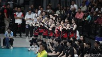Pada set kelima laga kembali serius. Megawati, Hye Seon, dan Eun Jin beserta Ko Hee Jin kembali ke Red Sparks, sementara Khalisa dan Wilda balik membela Indonesia All Stars.