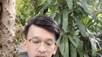 Sering masak sendiri, kali ini Ruben makan siang dengan oseng teri medan yang dibuatnya dadakan. Foto: Instagram @ruben_onsu